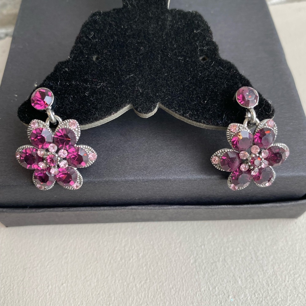 Amethyst floral shaped pierced earrings